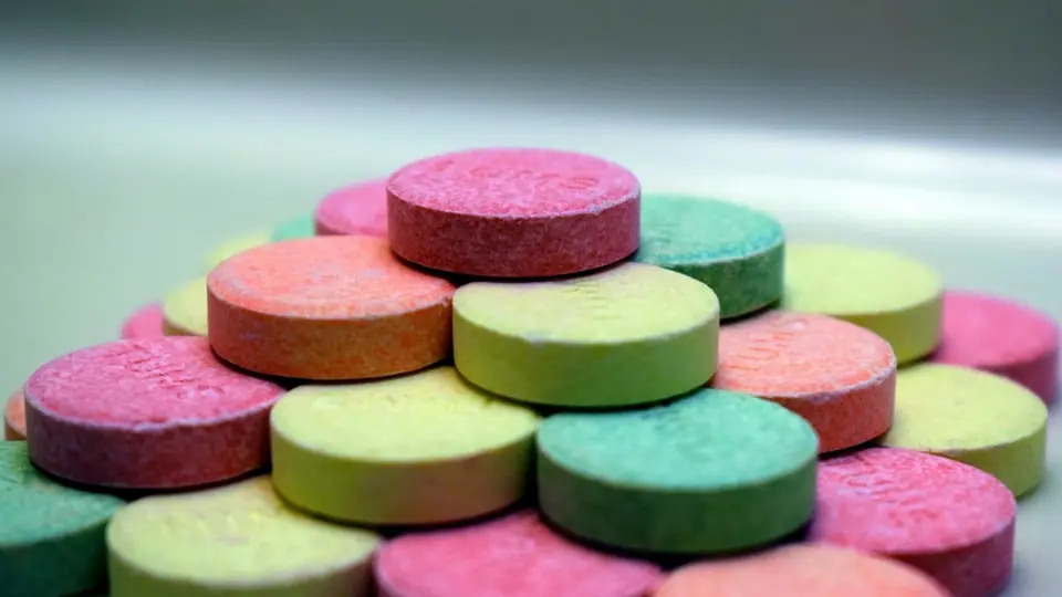 Torentjes van pastelkleurige snoeptabletten